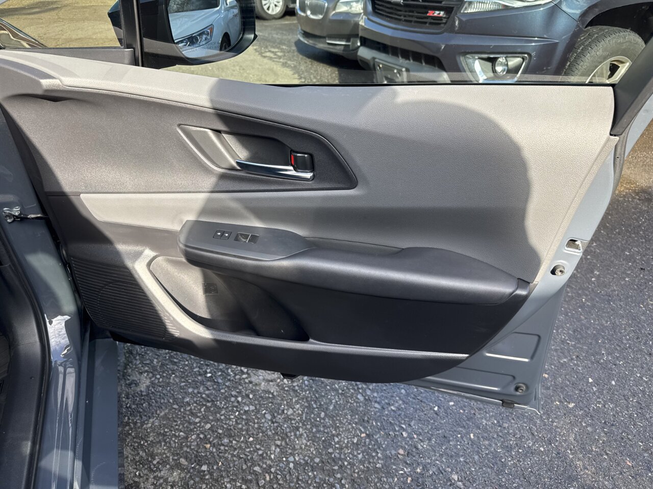 2024 Toyota Prius Limited HYBRID 52 / 52 MPG   - Photo 20 - Portland, OR 97211