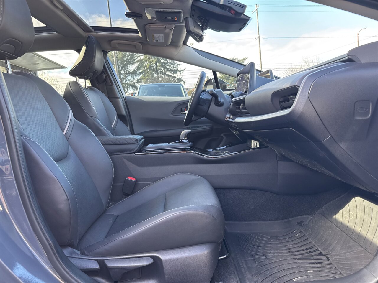 2024 Toyota Prius Limited HYBRID 52 / 52 MPG   - Photo 19 - Portland, OR 97211