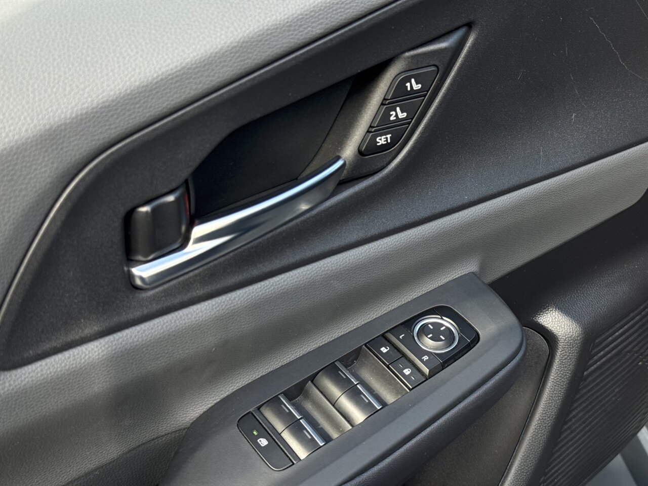 2024 Toyota Prius Limited HYBRID 52 / 52 MPG   - Photo 21 - Portland, OR 97211