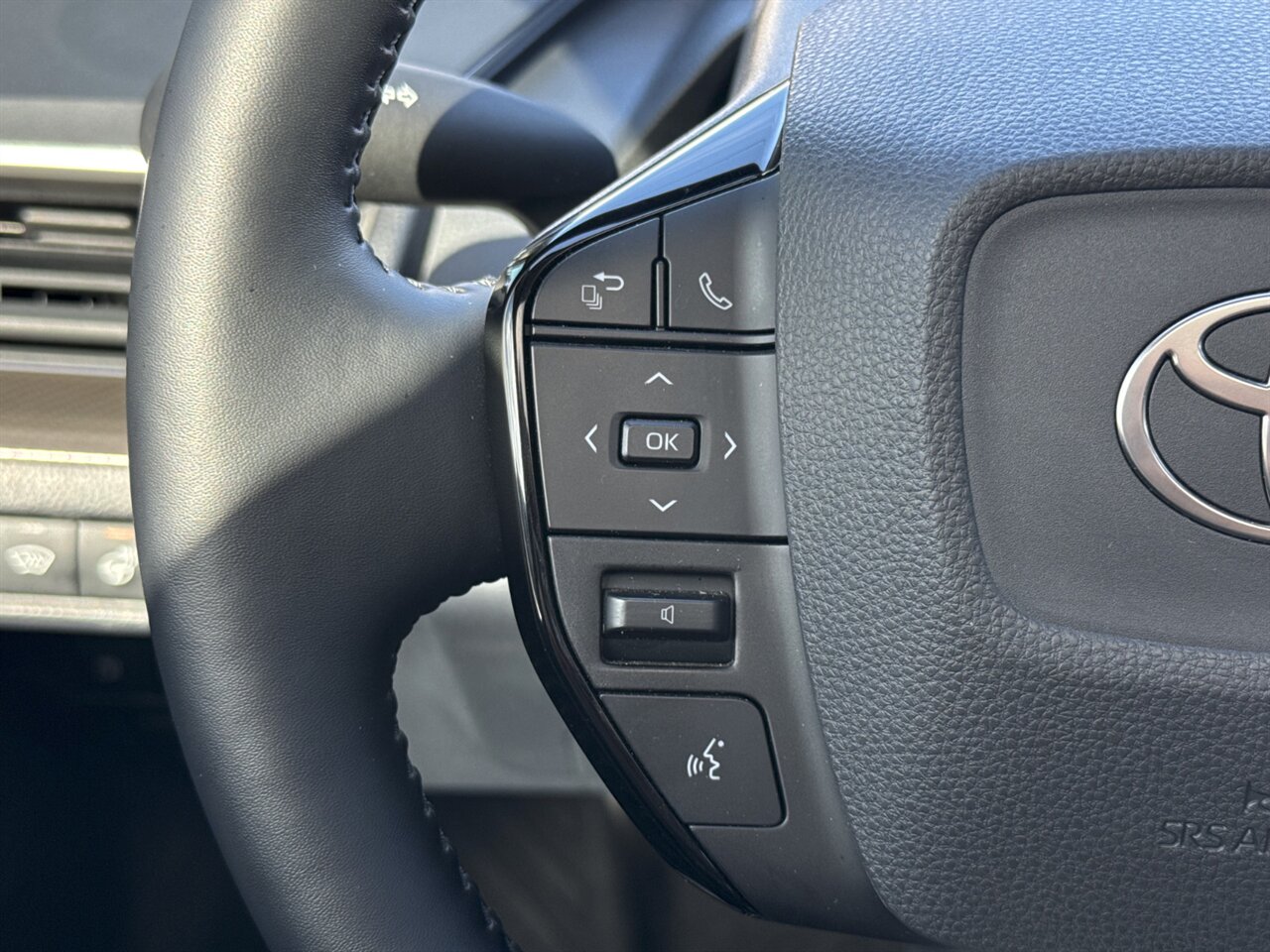 2024 Toyota Prius Limited HYBRID 52 / 52 MPG   - Photo 25 - Portland, OR 97211