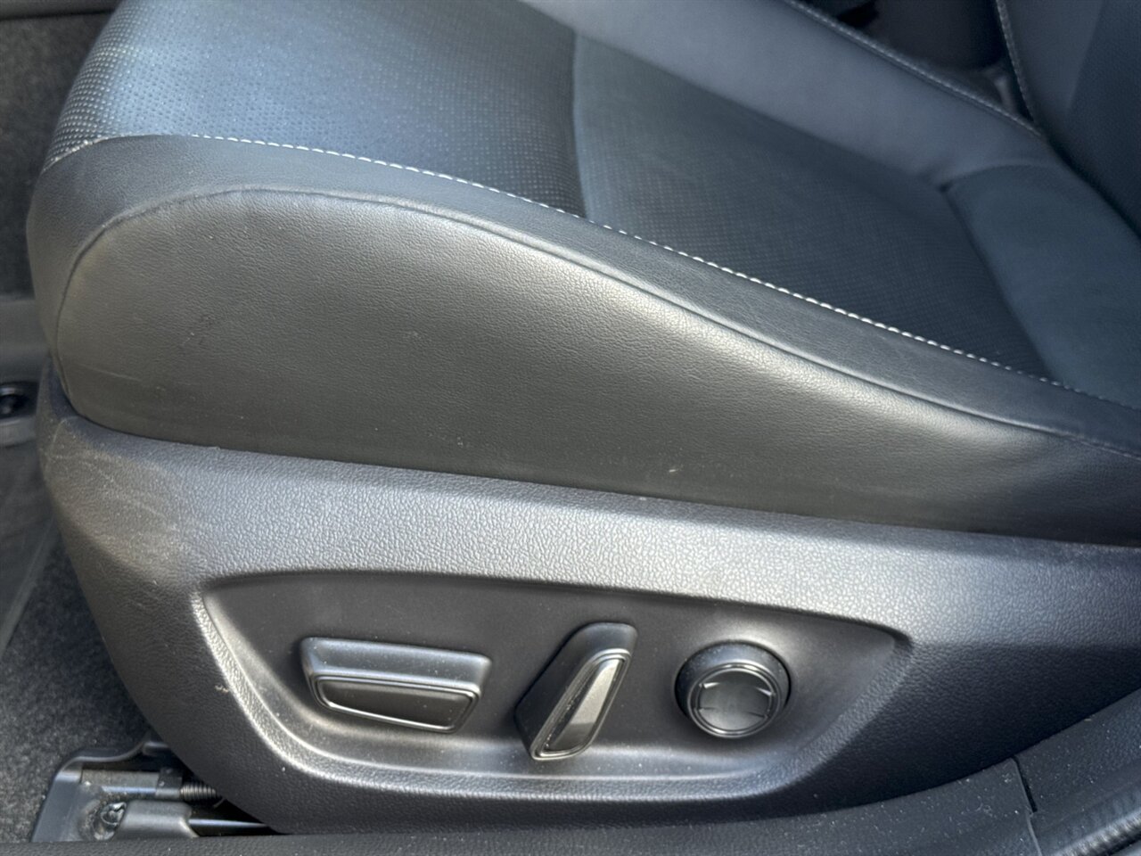 2024 Toyota Prius Limited HYBRID 52 / 52 MPG   - Photo 23 - Portland, OR 97211