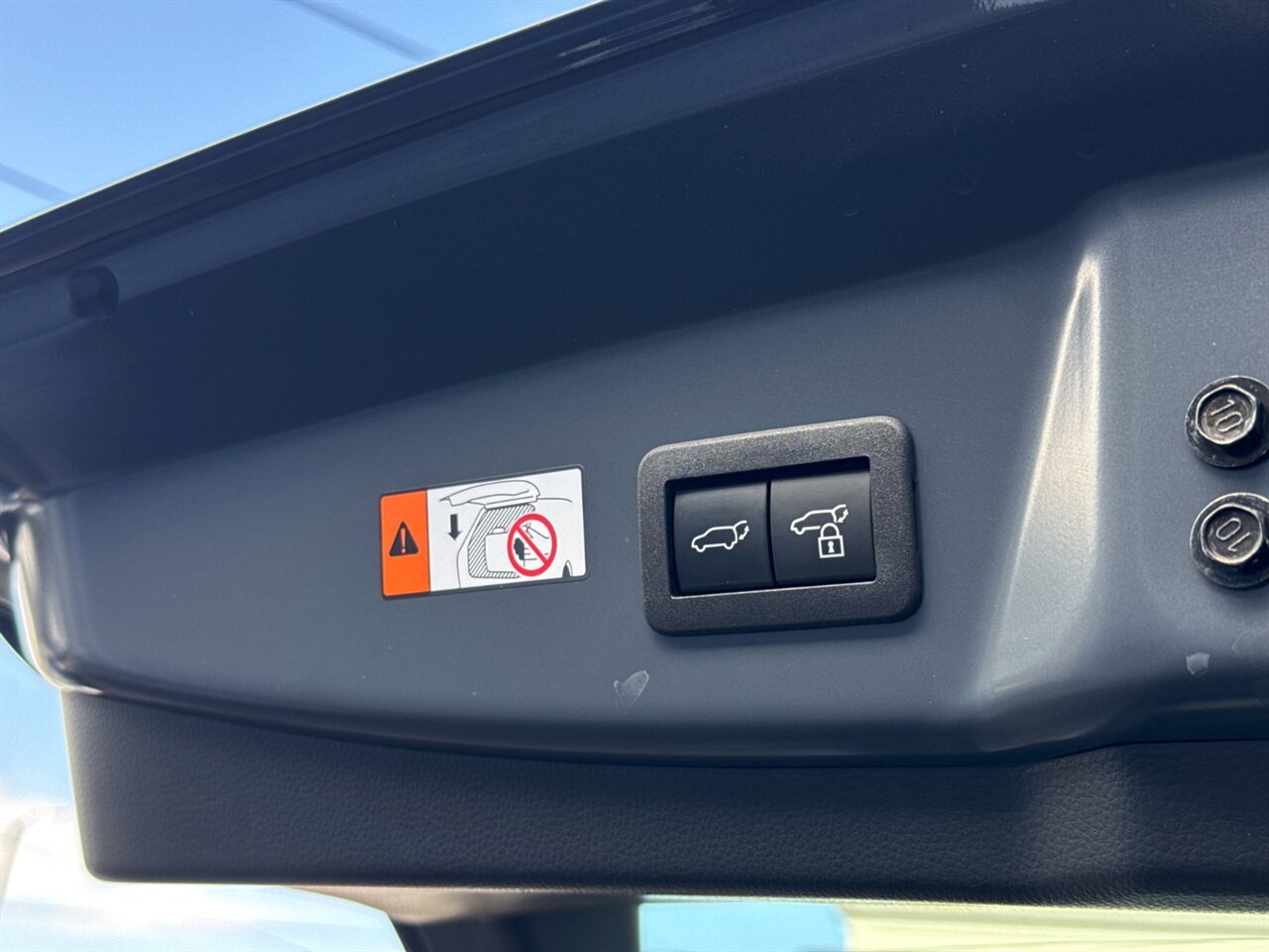 2024 Toyota Prius Limited HYBRID 52 / 52 MPG   - Photo 15 - Portland, OR 97211