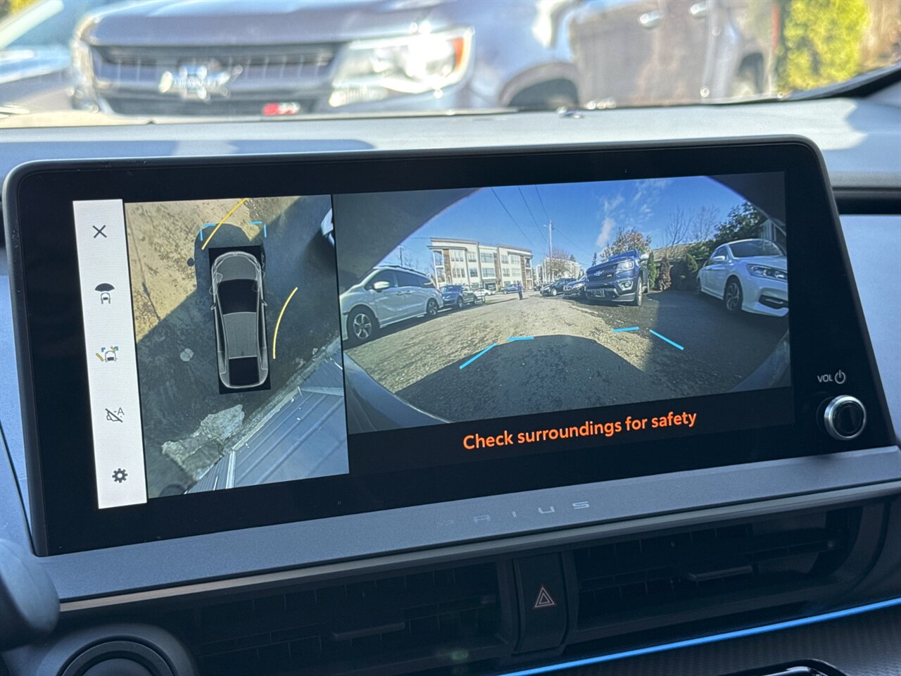 2024 Toyota Prius Limited HYBRID 52 / 52 MPG   - Photo 31 - Portland, OR 97211