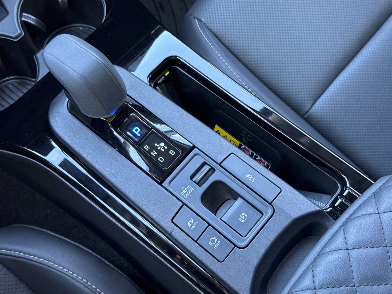 2024 Toyota Prius Limited HYBRID 52 / 52 MPG   - Photo 30 - Portland, OR 97211