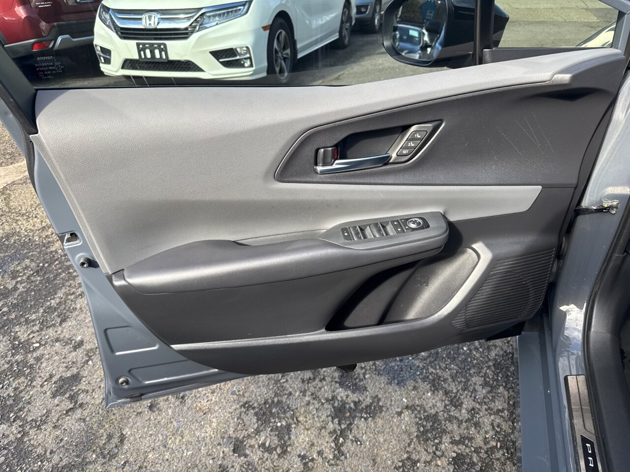 2024 Toyota Prius Limited HYBRID 52 / 52 MPG   - Photo 12 - Portland, OR 97211