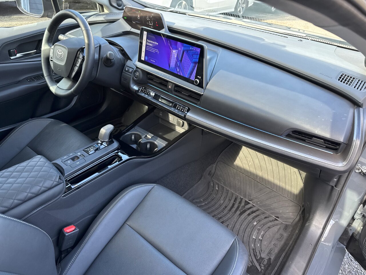 2024 Toyota Prius Limited HYBRID 52 / 52 MPG   - Photo 18 - Portland, OR 97211