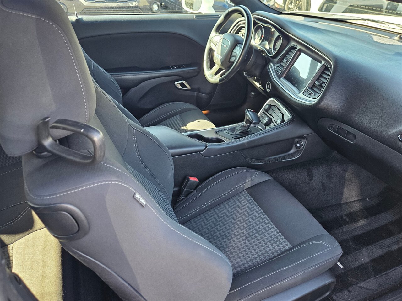 2016 Dodge Challenger SXT - Photo 25 - Portland, OR 97211
