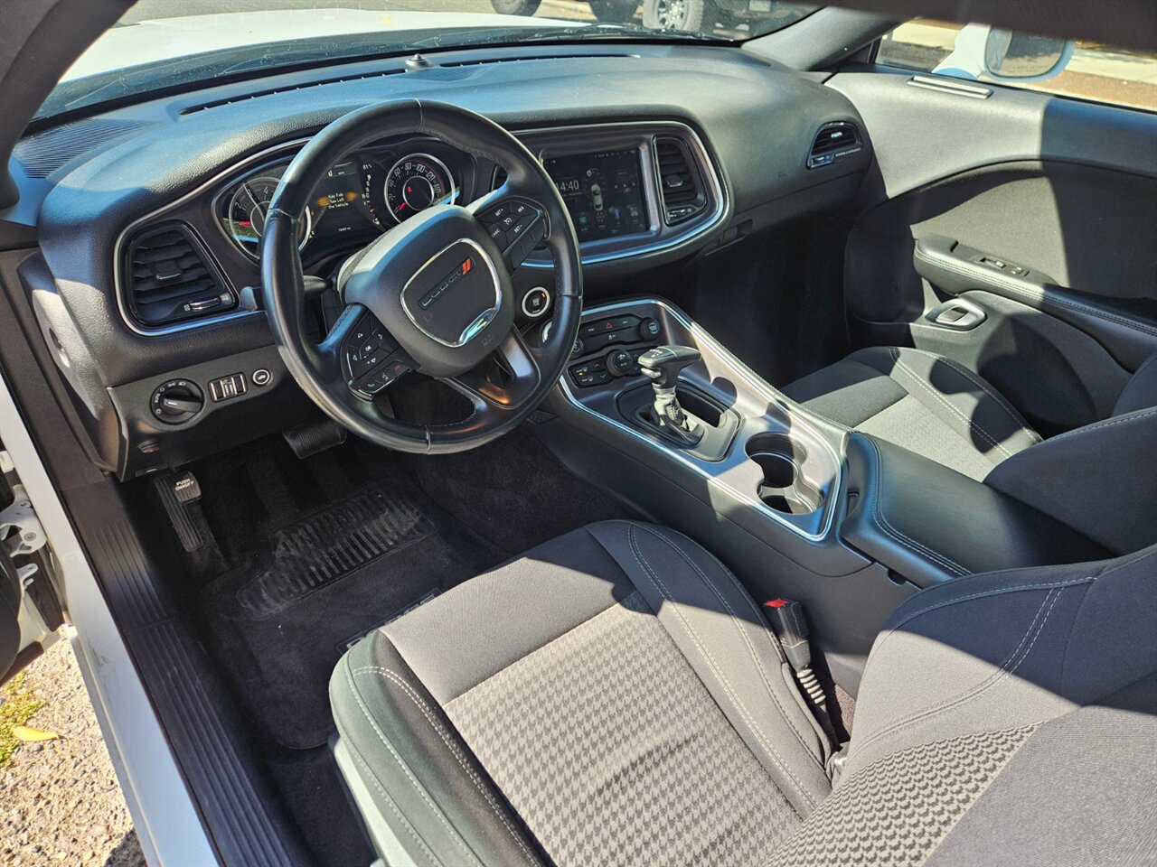 2016 Dodge Challenger SXT - Photo 2 - Portland, OR 97211