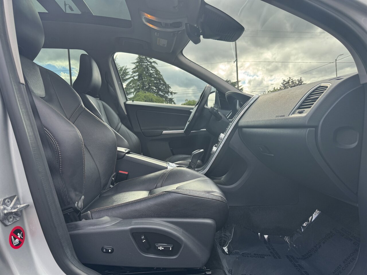 2017 Volvo XC60 T6 Dynamic AWD ADAPTIVE LOADED - Photo 25 - Portland, OR 97211