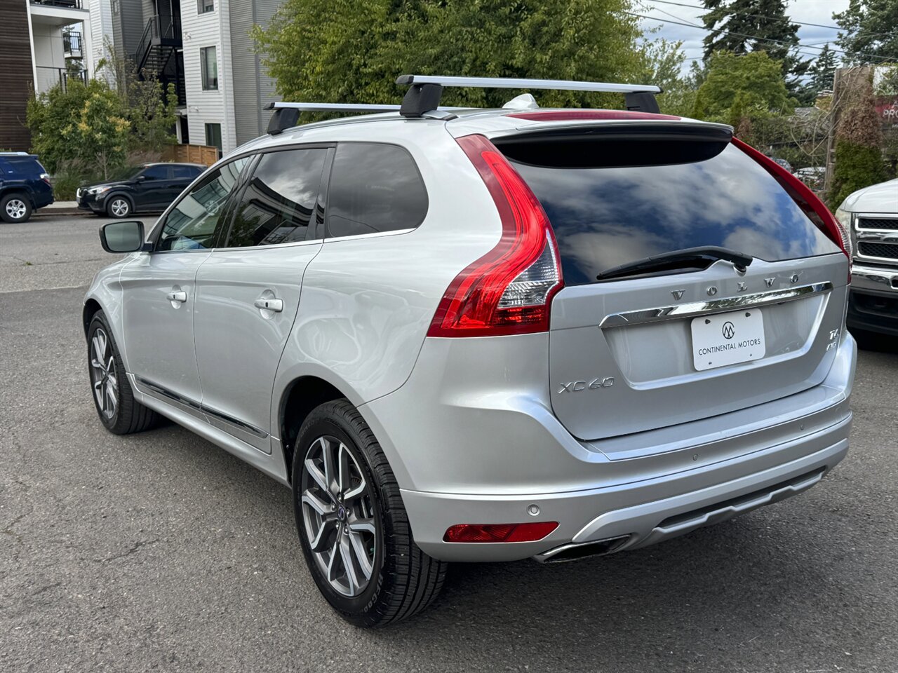 2017 Volvo XC60 T6 Dynamic AWD ADAPTIVE LOADED - Photo 9 - Portland, OR 97211