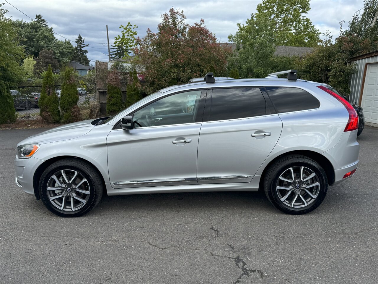 2017 Volvo XC60 T6 Dynamic AWD ADAPTIVE LOADED - Photo 10 - Portland, OR 97211