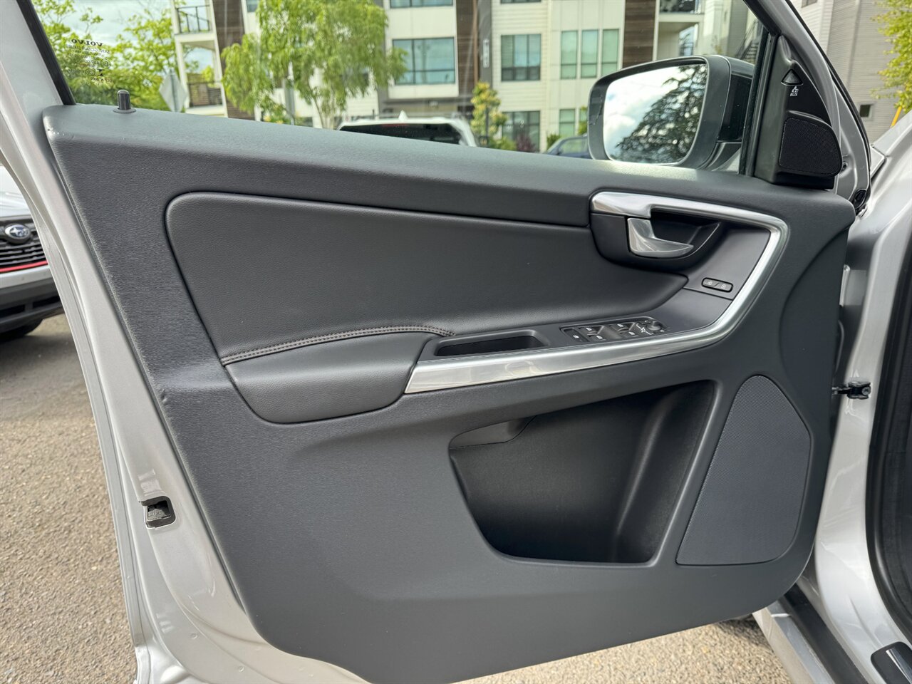 2017 Volvo XC60 T6 Dynamic AWD ADAPTIVE LOADED - Photo 16 - Portland, OR 97211
