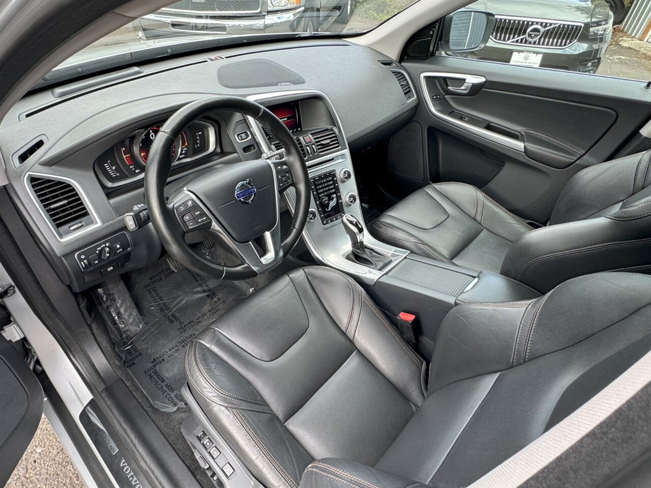 2017 Volvo XC60 T6 Dynamic AWD ADAPTIVE LOADED - Photo 2 - Portland, OR 97211