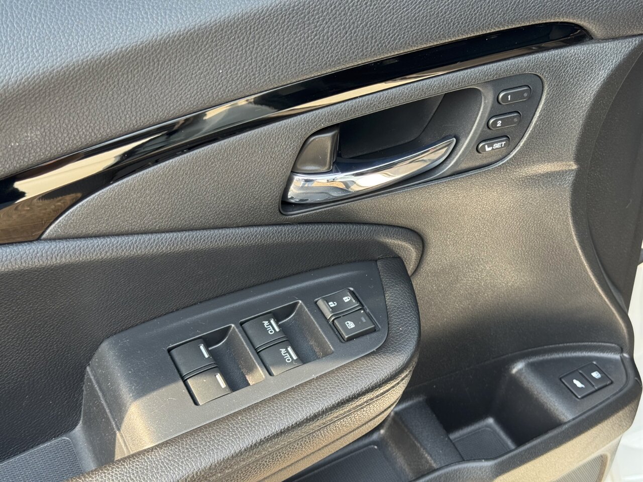 2020 Honda Pilot Touring w/Rear Captain's Chairs - Photo 25 - Portland, OR 97211