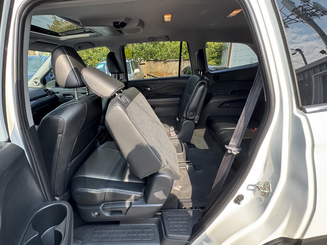 2020 Honda Pilot Touring w/Rear Captain's Chairs - Photo 17 - Portland, OR 97211
