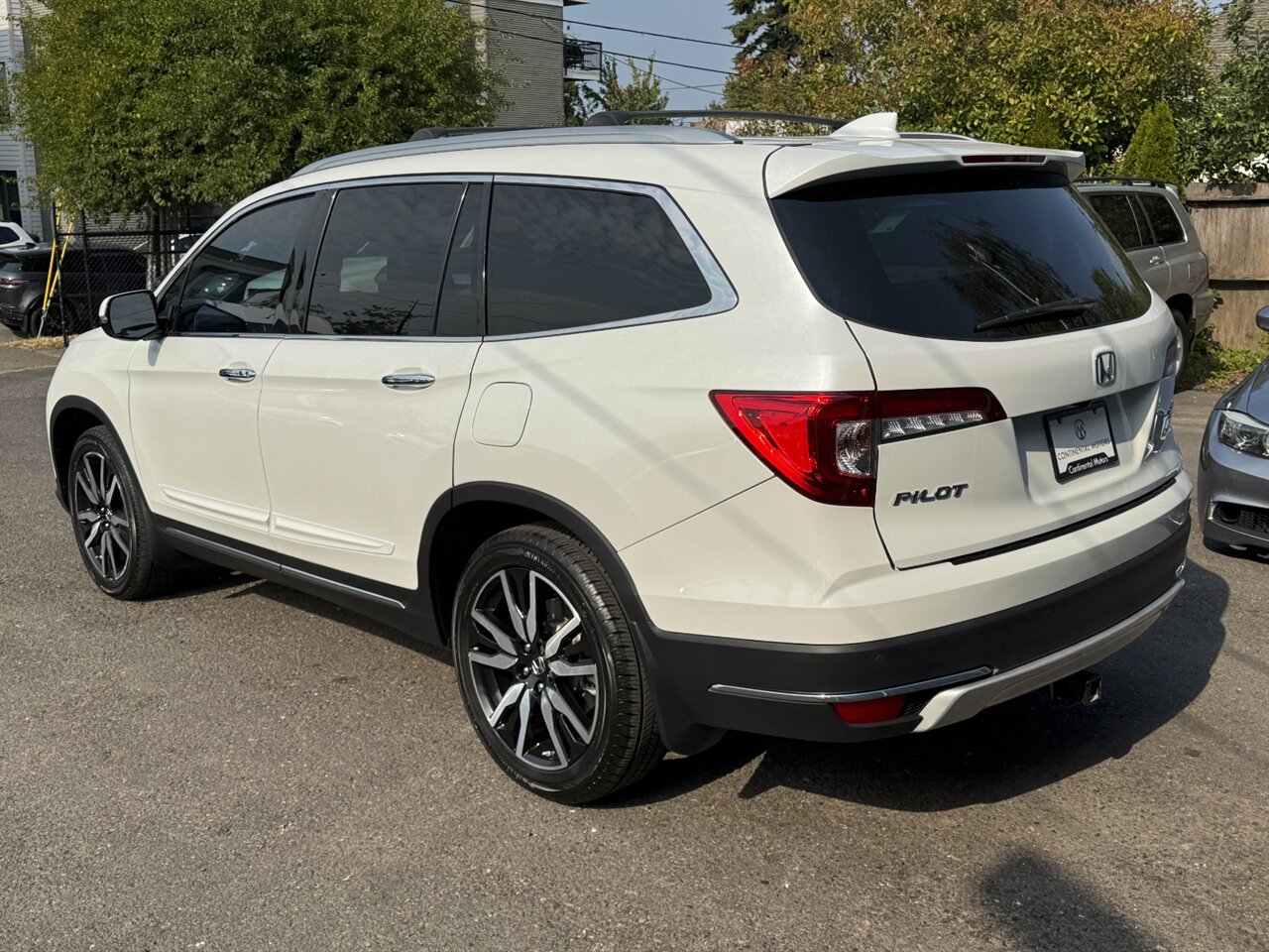 2020 Honda Pilot Touring w/Rear Captain's Chairs - Photo 10 - Portland, OR 97211