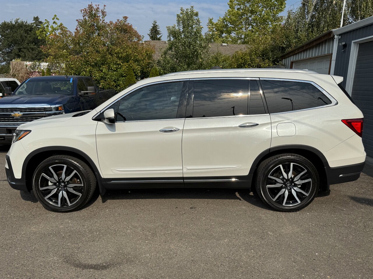 2020 Honda Pilot Touring w/Rear Captain's Chairs - Photo 4 - Portland, OR 97211