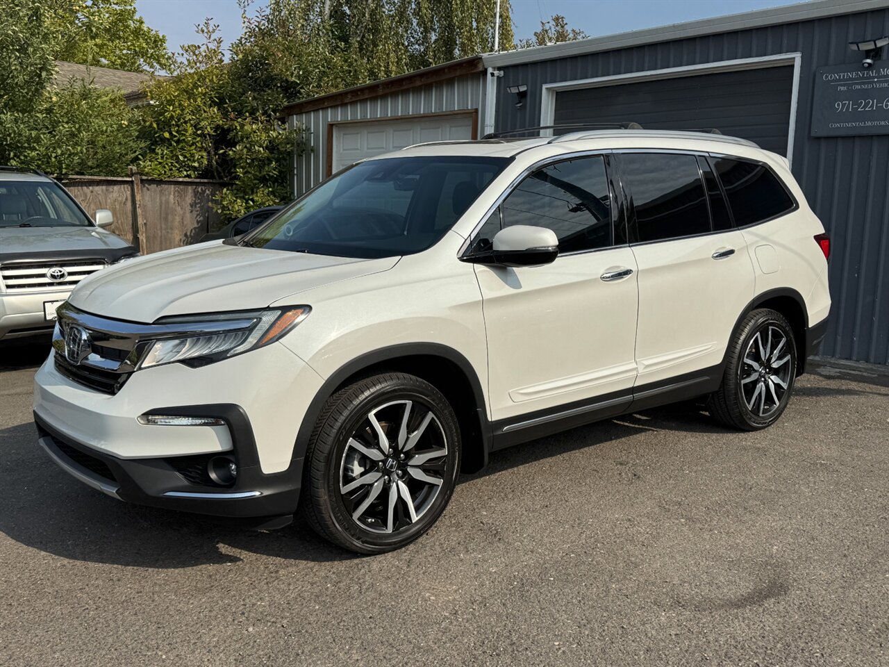 2020 Honda Pilot Touring w/Rear Captain's Chairs - Photo 3 - Portland, OR 97211