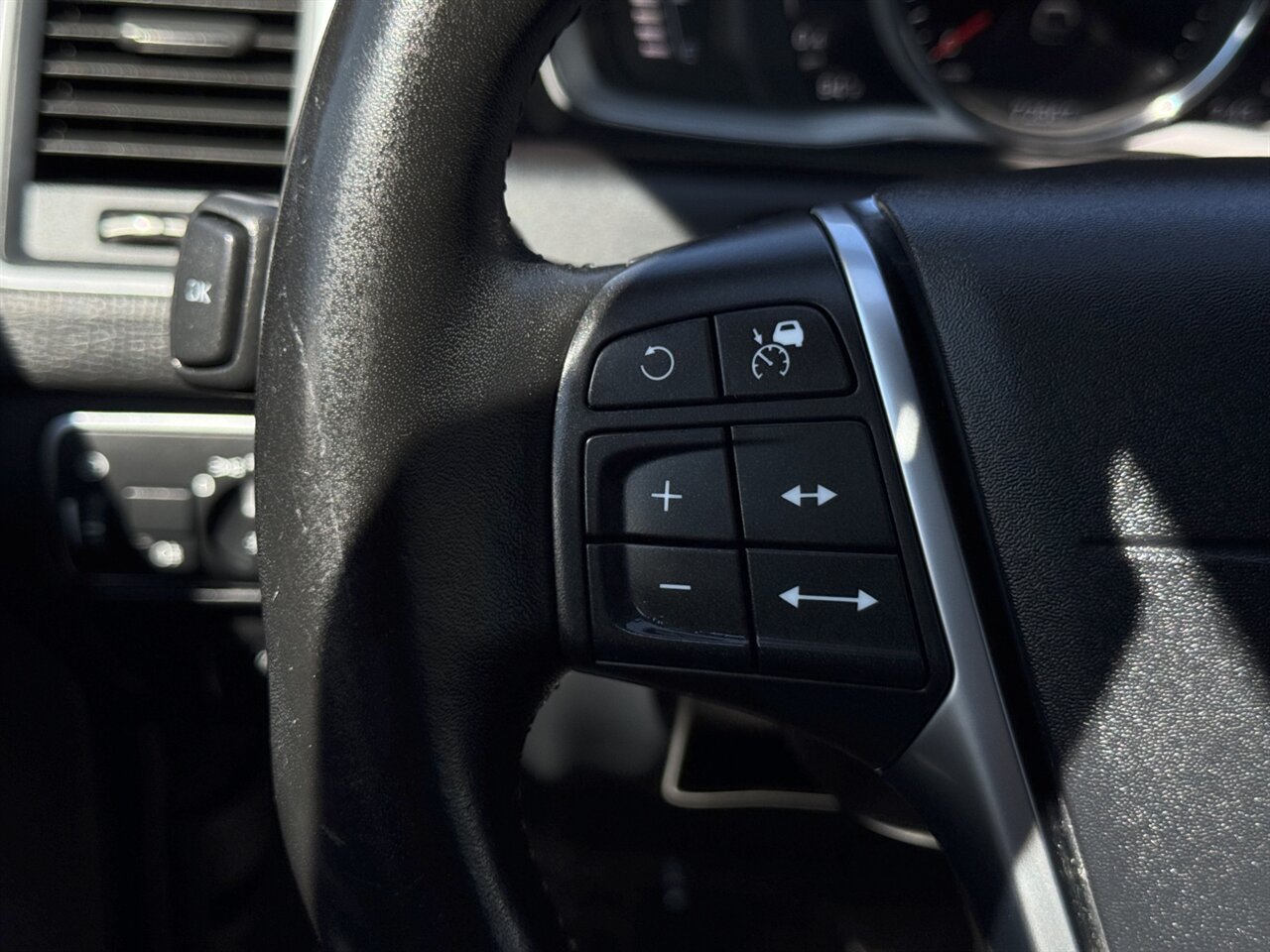 2017 Volvo XC60 T5 Inscription AWD ADAPTIVE CRUISE - Photo 23 - Portland, OR 97211