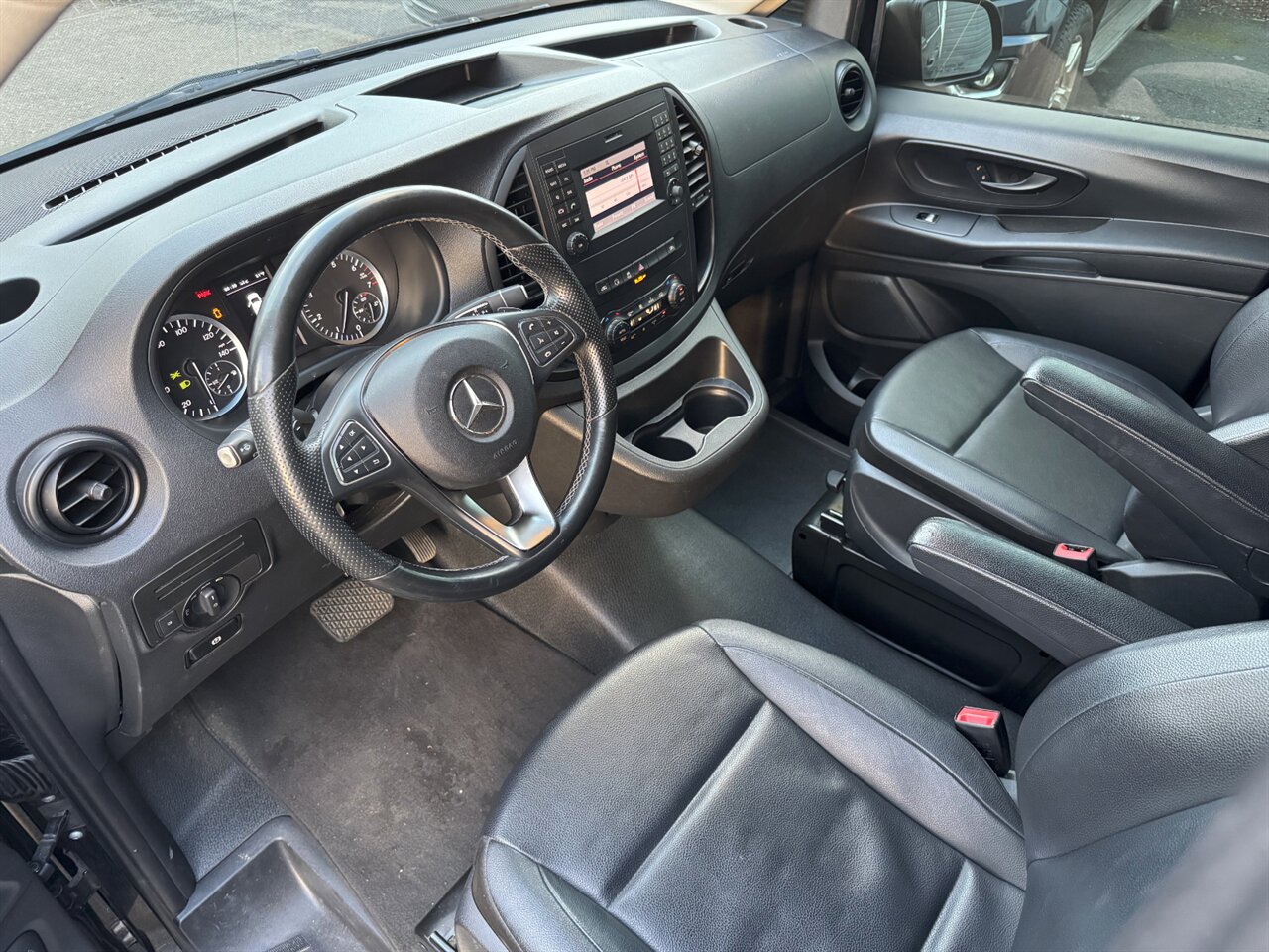 2018 Mercedes-Benz Metris Passenger   - Photo 2 - Portland, OR 97211