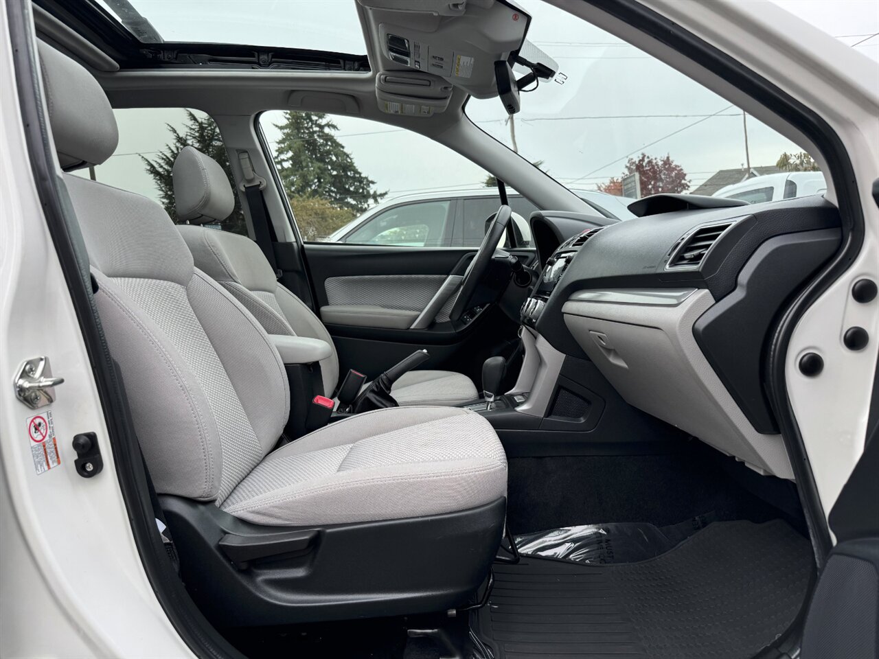 2017 Subaru Forester 2.5i Premium ADAPTIVE CRUISE   - Photo 18 - Portland, OR 97211