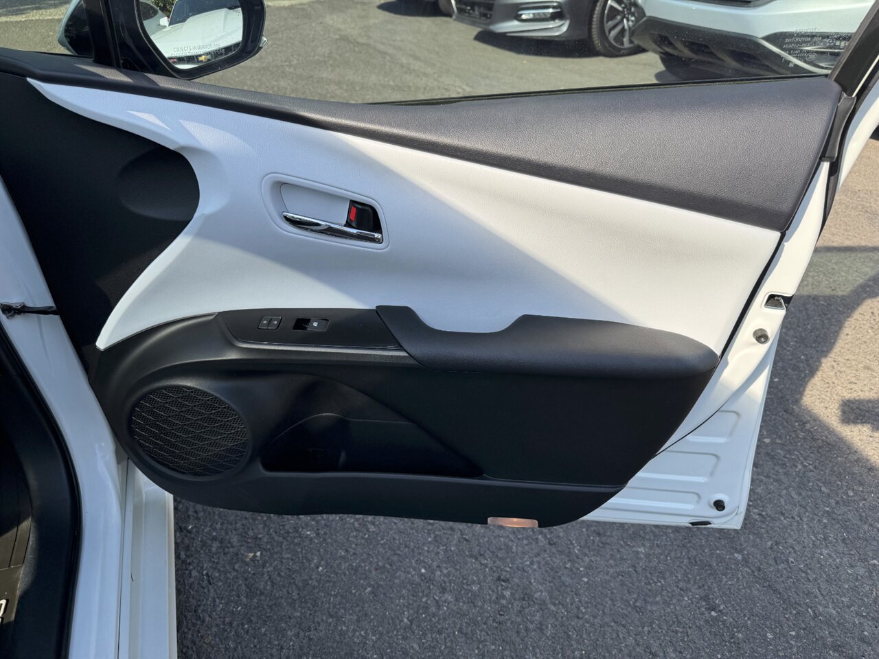 2017 Toyota Prius Four LEATHER ADAPTIVE CRUISE - Photo 19 - Portland, OR 97211