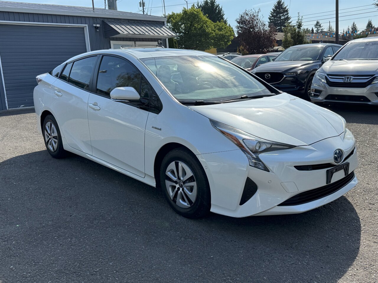 2017 Toyota Prius Four LEATHER ADAPTIVE CRUISE - Photo 6 - Portland, OR 97211