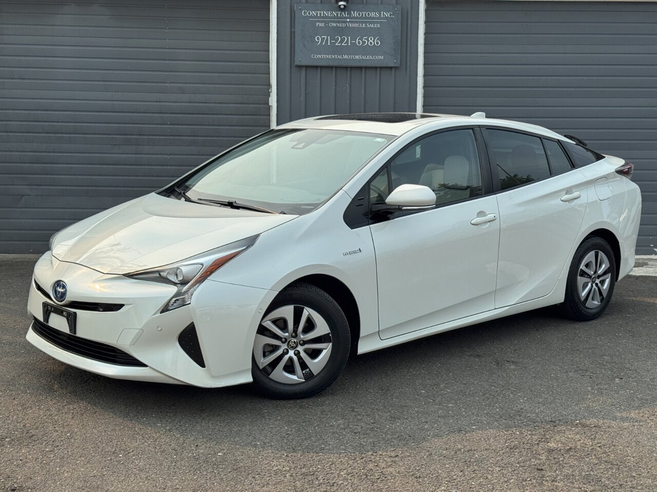 2017 Toyota Prius Four LEATHER ADAPTIVE CRUISE - Photo 1 - Portland, OR 97211