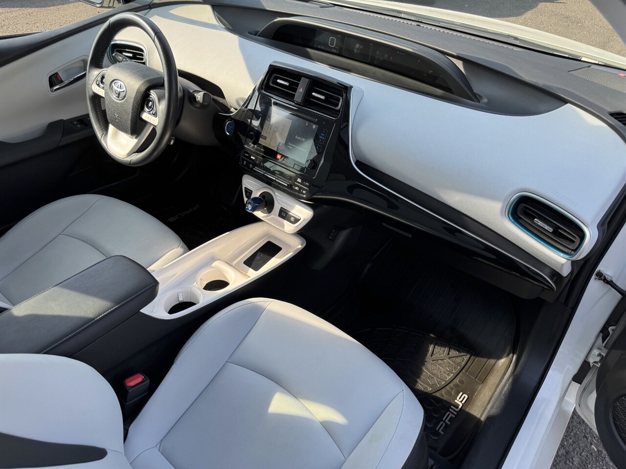 2017 Toyota Prius Four LEATHER ADAPTIVE CRUISE - Photo 17 - Portland, OR 97211