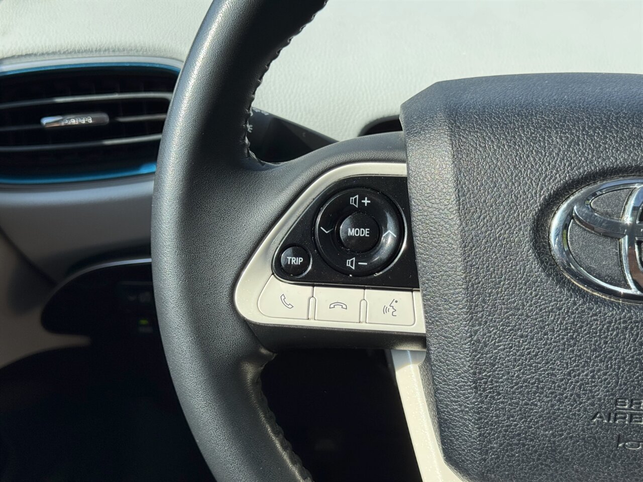 2017 Toyota Prius Four LEATHER ADAPTIVE CRUISE - Photo 22 - Portland, OR 97211