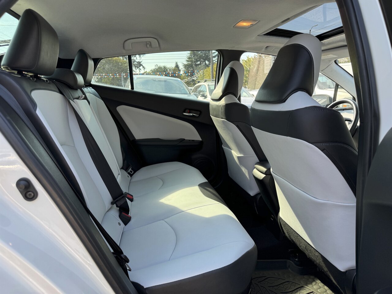 2017 Toyota Prius Four LEATHER ADAPTIVE CRUISE - Photo 16 - Portland, OR 97211