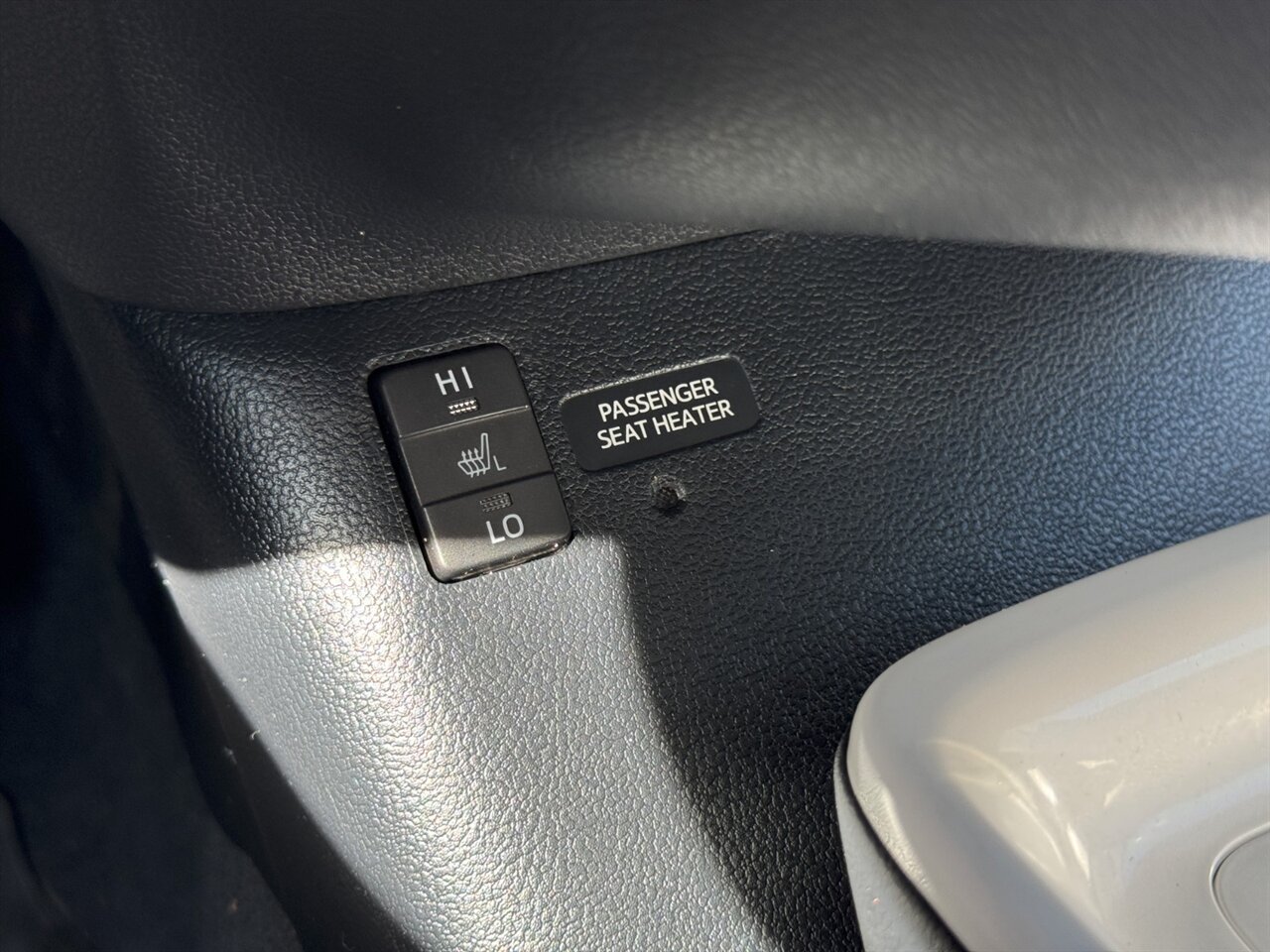 2017 Toyota Prius Four LEATHER ADAPTIVE CRUISE - Photo 28 - Portland, OR 97211
