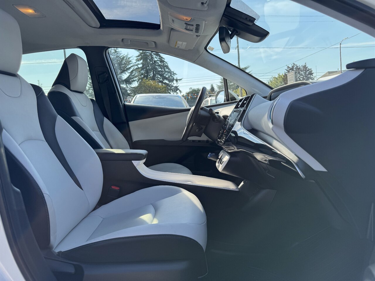 2017 Toyota Prius Four LEATHER ADAPTIVE CRUISE - Photo 18 - Portland, OR 97211