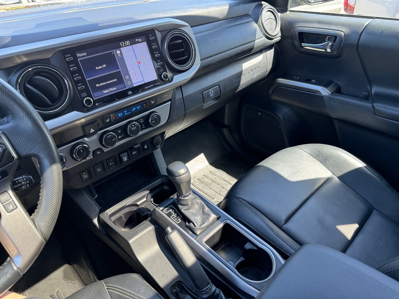 2022 Toyota Tacoma Limited   - Photo 12 - Portland, OR 97211