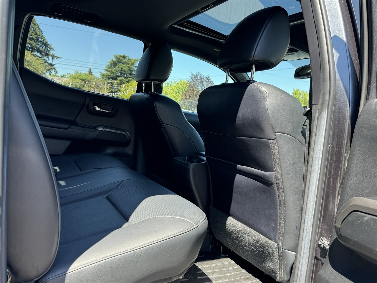 2022 Toyota Tacoma Limited   - Photo 25 - Portland, OR 97211
