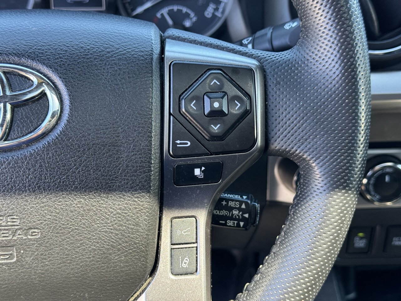 2022 Toyota Tacoma Limited   - Photo 16 - Portland, OR 97211