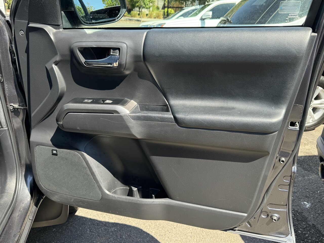2022 Toyota Tacoma Limited   - Photo 23 - Portland, OR 97211