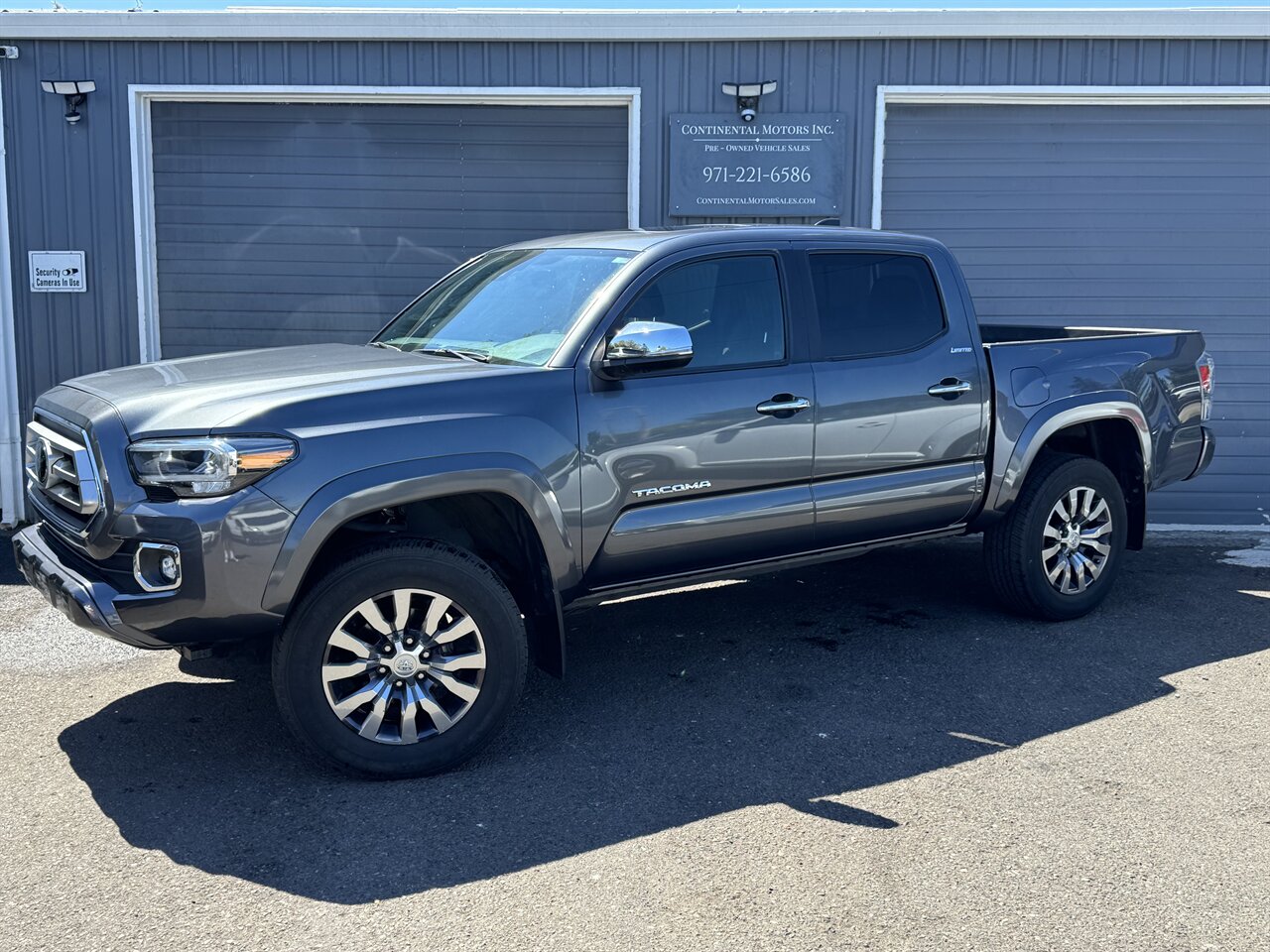 2022 Toyota Tacoma Limited   - Photo 1 - Portland, OR 97211
