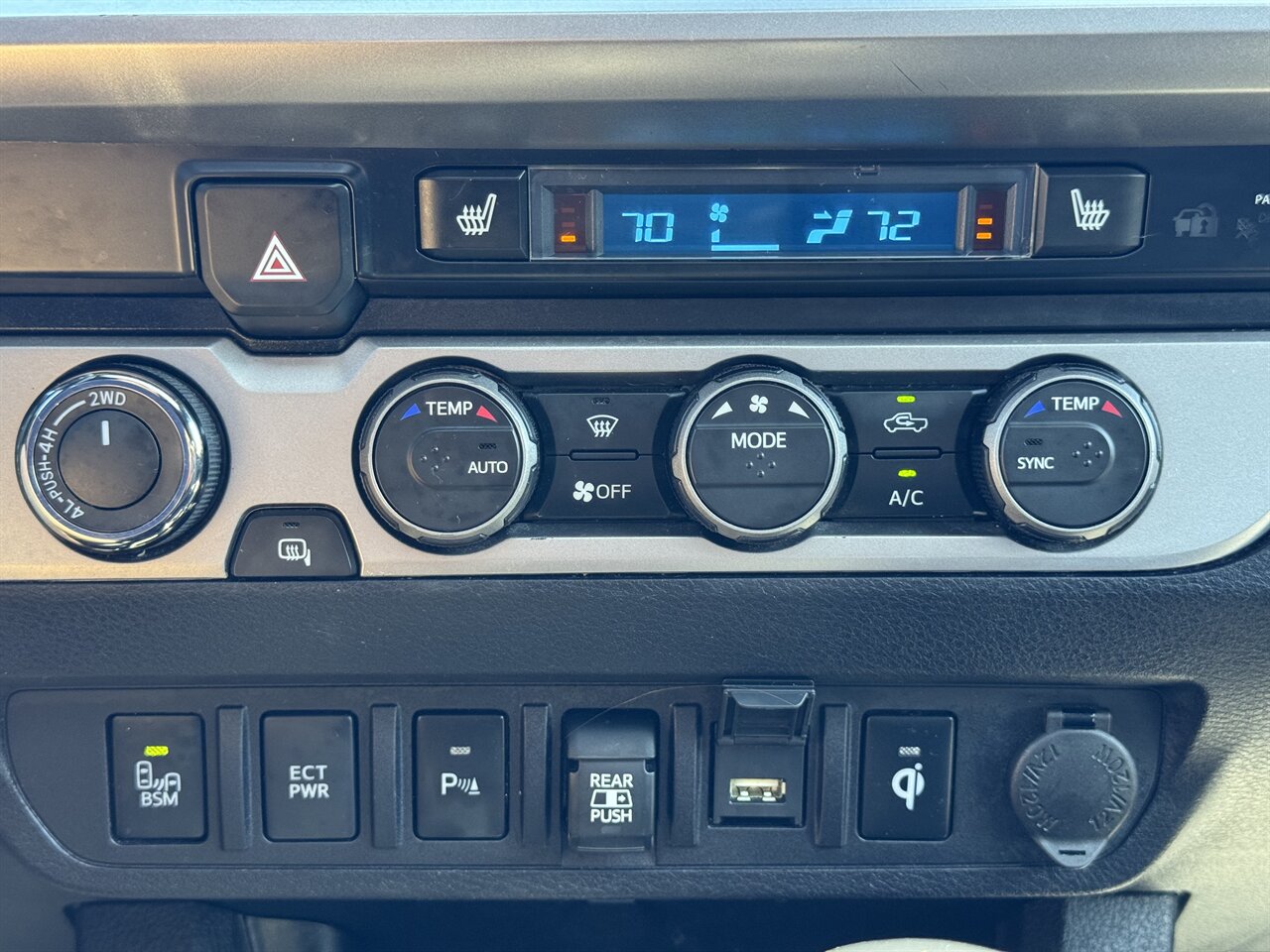 2022 Toyota Tacoma Limited   - Photo 18 - Portland, OR 97211