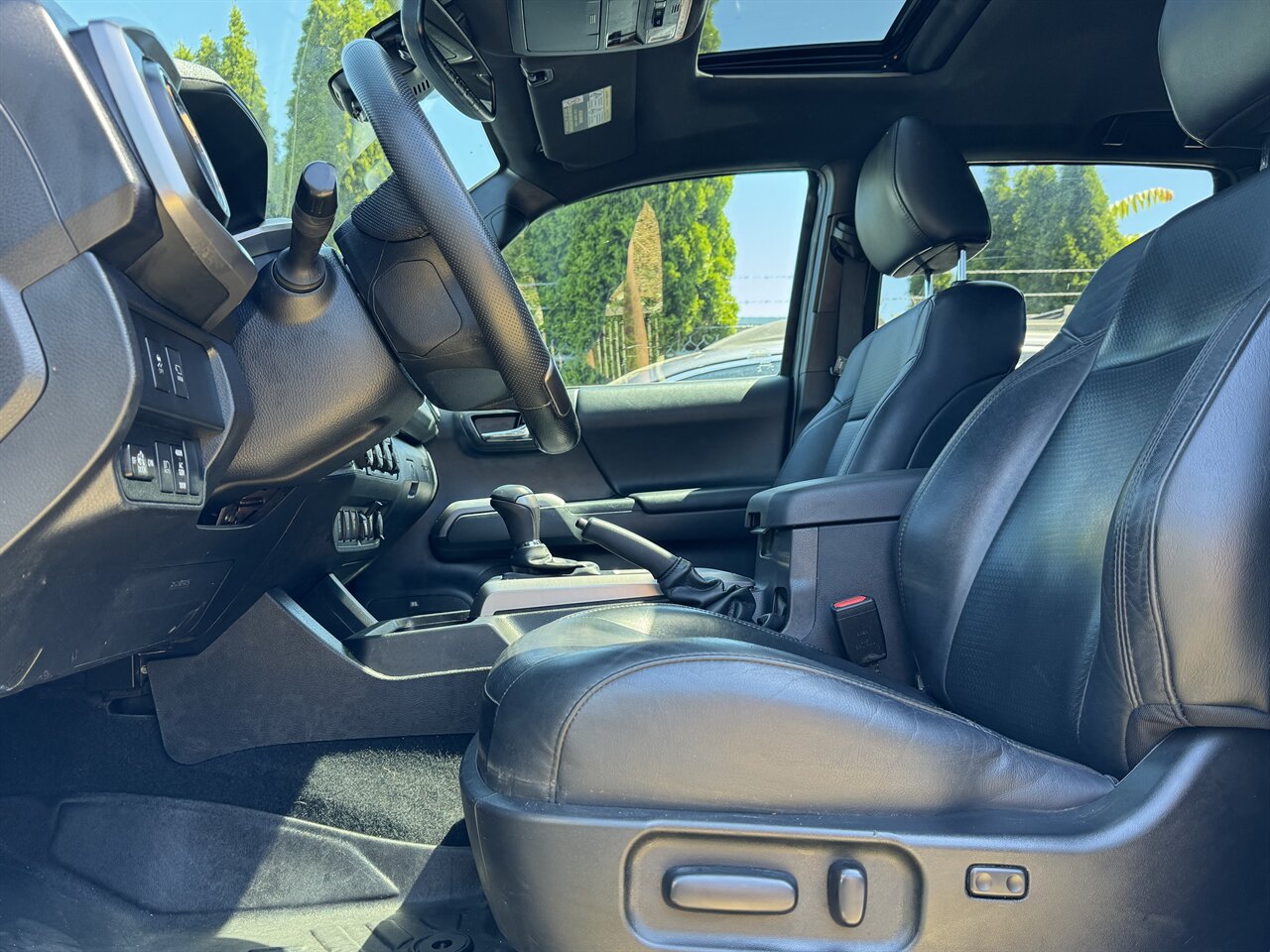 2022 Toyota Tacoma Limited   - Photo 11 - Portland, OR 97211