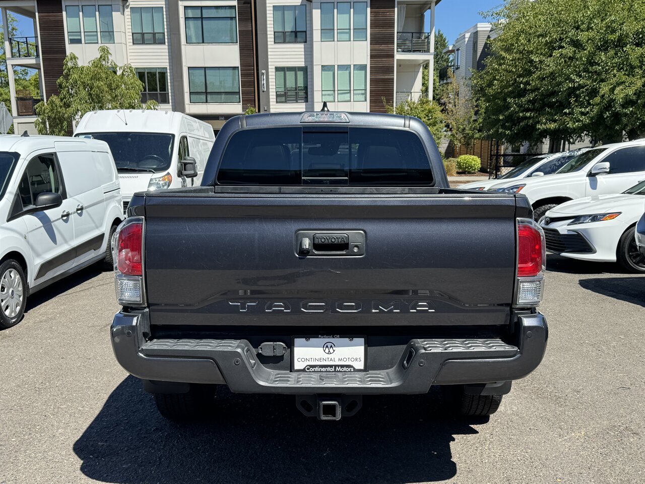 2022 Toyota Tacoma Limited   - Photo 9 - Portland, OR 97211