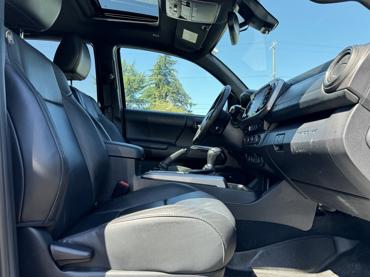 2022 Toyota Tacoma Limited   - Photo 22 - Portland, OR 97211