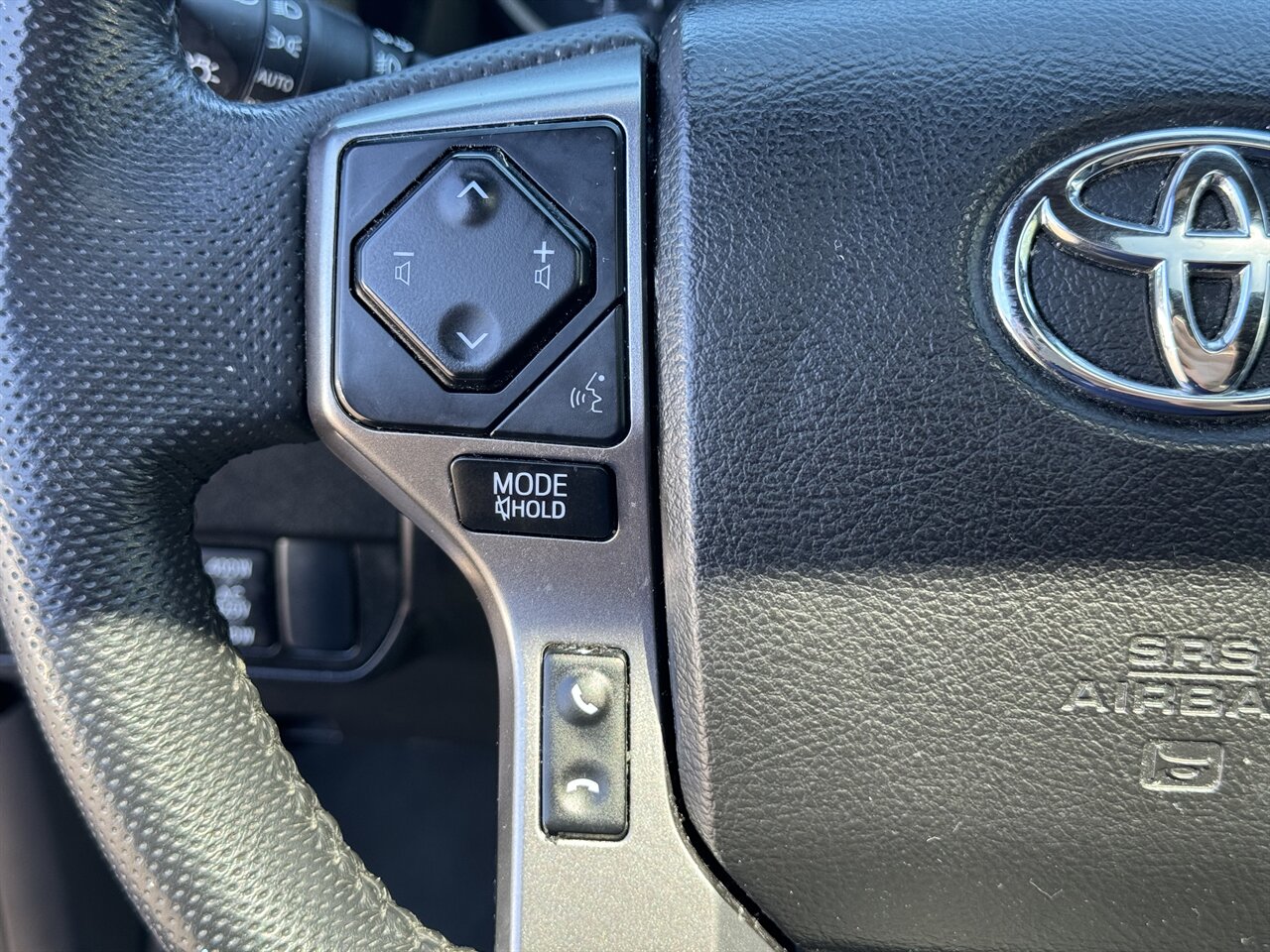 2022 Toyota Tacoma Limited   - Photo 15 - Portland, OR 97211
