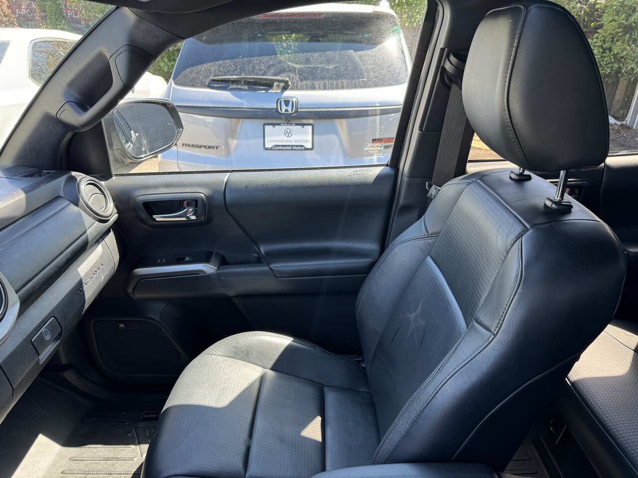 2022 Toyota Tacoma Limited   - Photo 24 - Portland, OR 97211