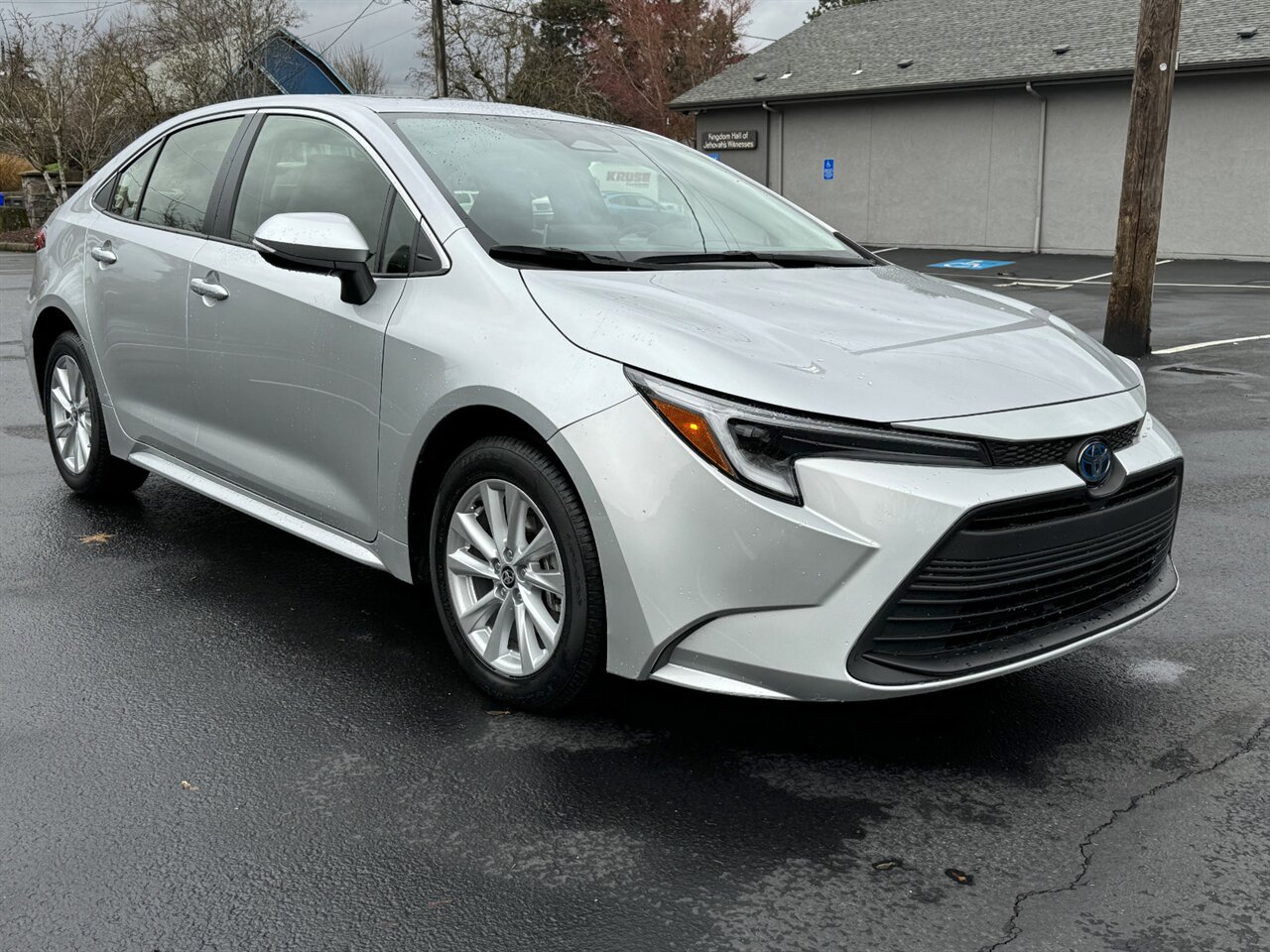 2024 Toyota Corolla Hybrid XLE 53/46 MPG   - Photo 6 - Portland, OR 97211