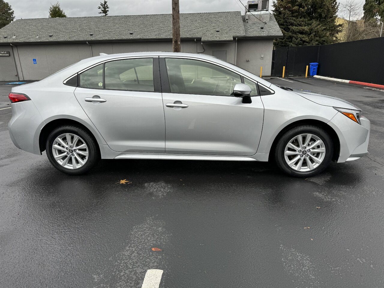 2024 Toyota Corolla Hybrid XLE 53/46 MPG   - Photo 7 - Portland, OR 97211