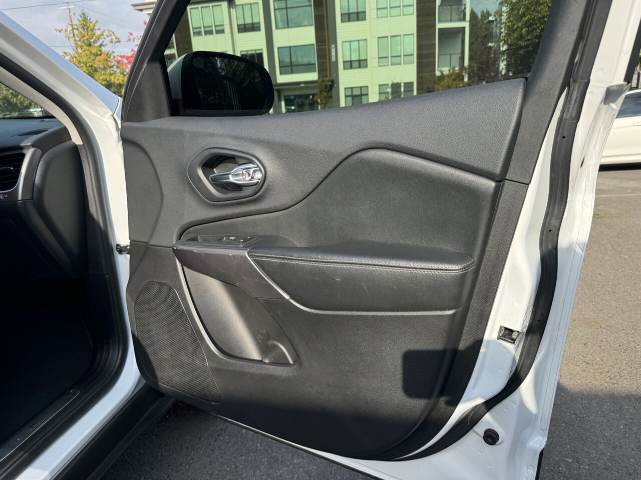 2019 Jeep Cherokee Limited 4X4 BLIND SPOT LEATHER   - Photo 21 - Portland, OR 97211