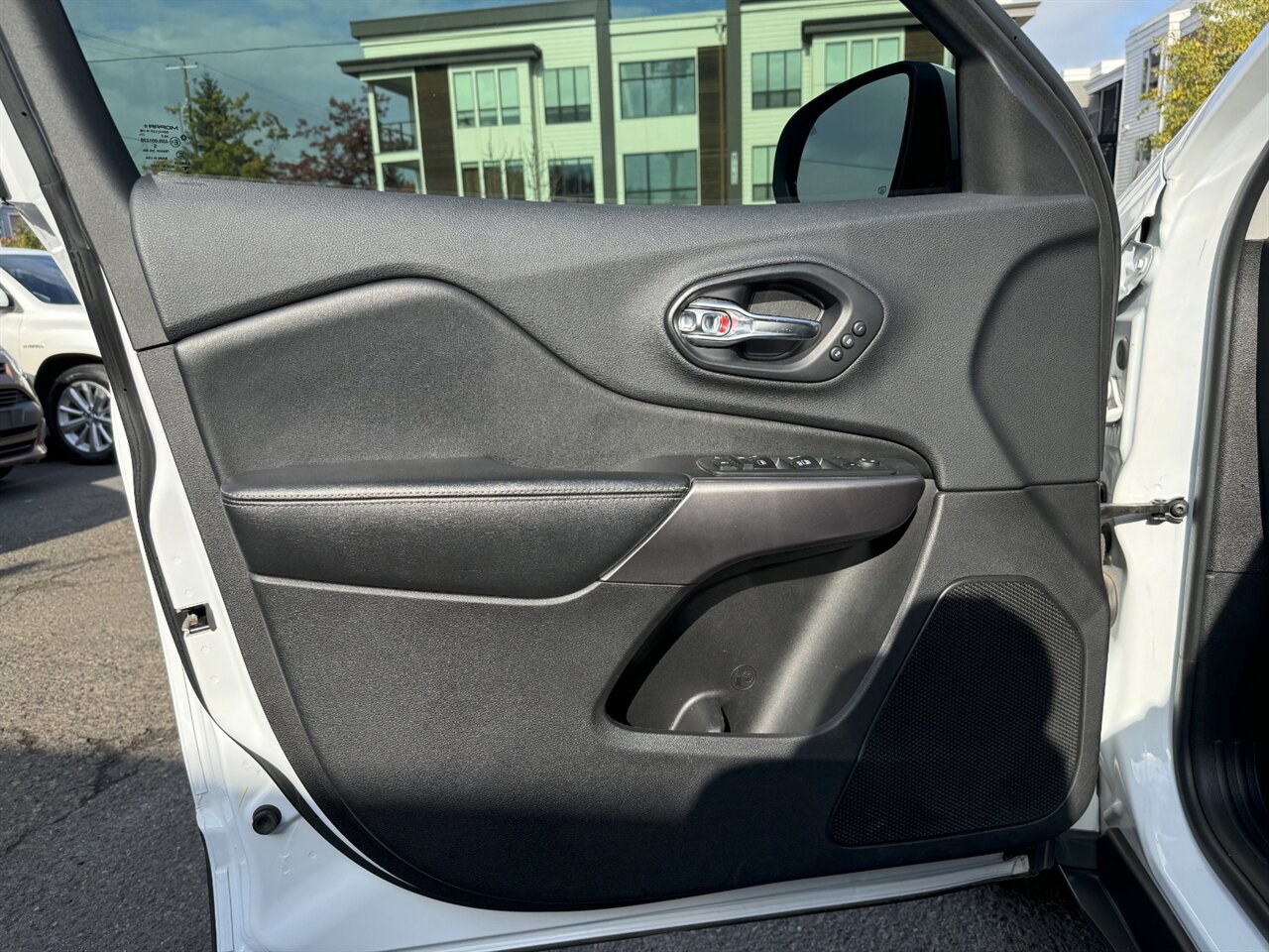 2019 Jeep Cherokee Limited 4X4 BLIND SPOT LEATHER   - Photo 11 - Portland, OR 97211