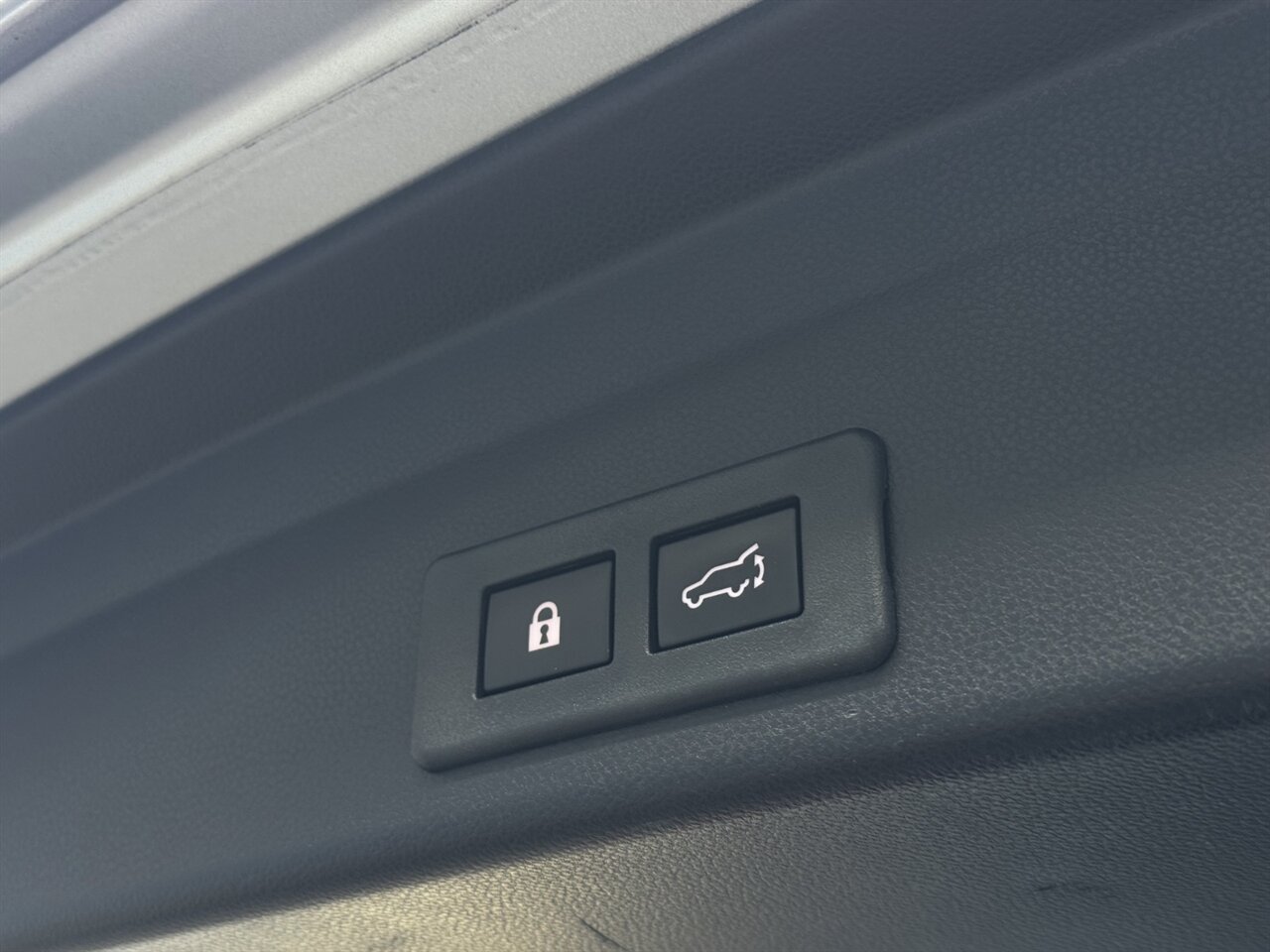 2024 Subaru Ascent Limited 8-Passenger LOADED   - Photo 18 - Portland, OR 97211