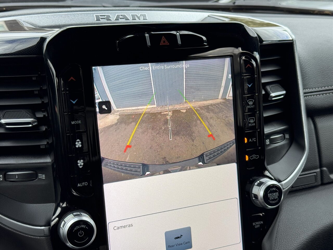 2022 RAM 1500 Laramie 4WD   - Photo 32 - Portland, OR 97211